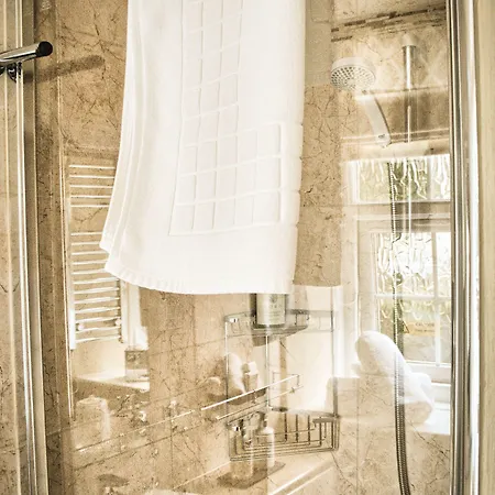 Πανσιόν West End 4*